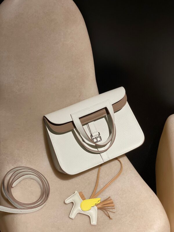 HERMES Halzan 25 Color:0T+D0 Clemence leather