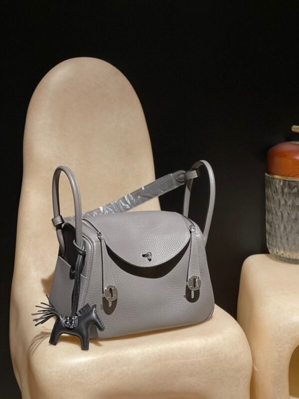 HERMES Lindy 26 Color:0L Clemence leather