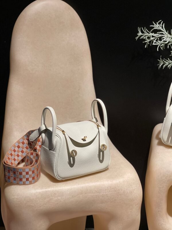 HERMES Mini Lindy Color:0T Clemence leather