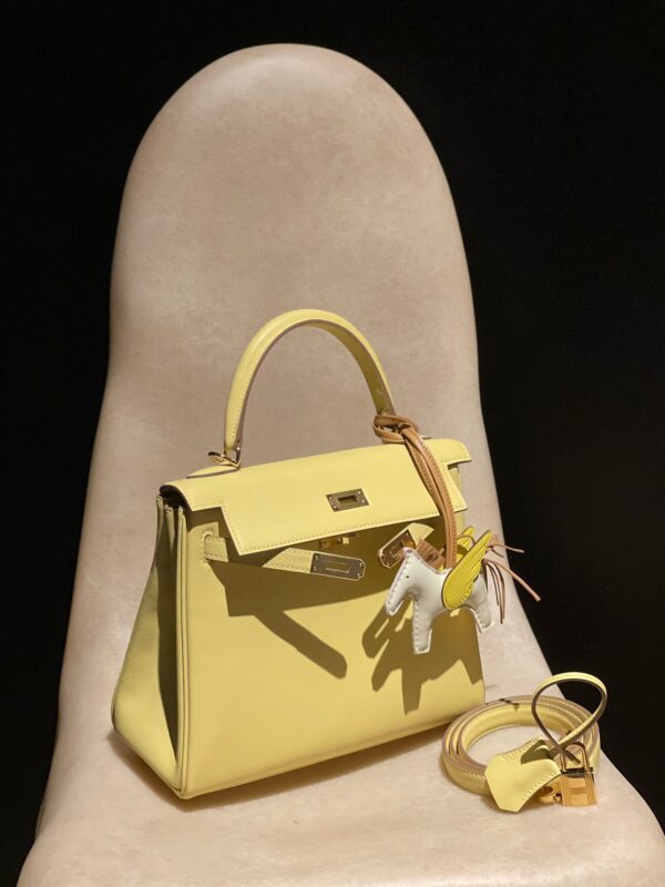 HERMES Kelly 25 Color:1Z Swift leather
