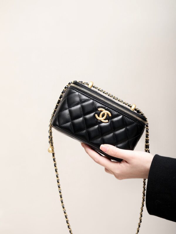 CHANEL 24C Vanity With Chain