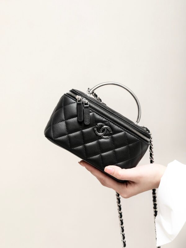 CHANEL 24C Vanity With Chain