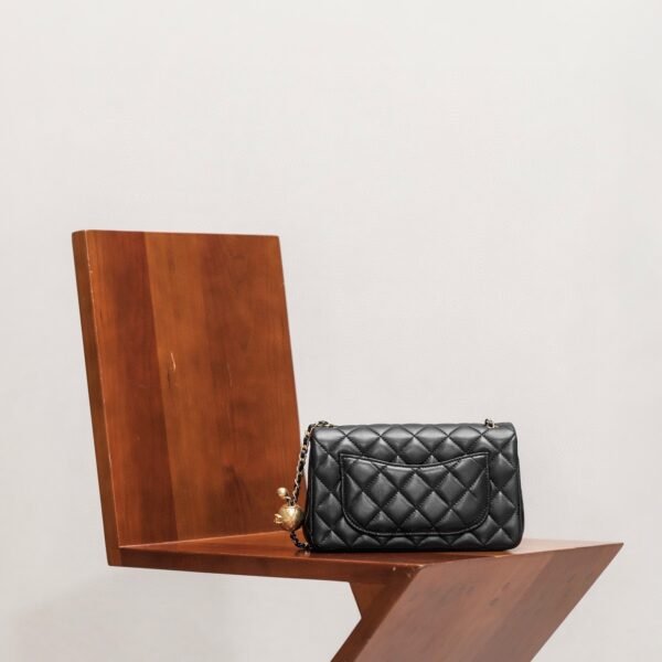 CHANEL Flap Bag 20cm