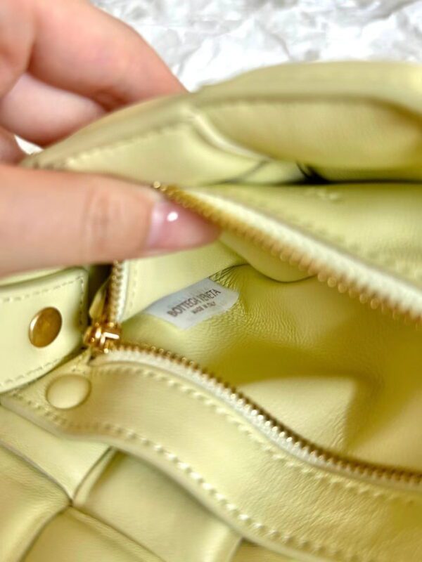 BOTTEGA VENETA Cassette Crossbody Bag