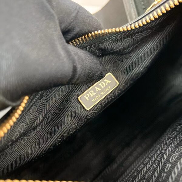 PRADA Re-Edition 2005 Leather Bag 1BH204