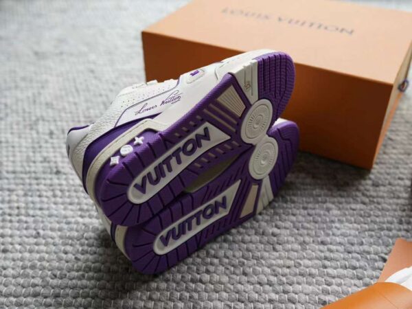 LOUIS VUITTON Trainer 24