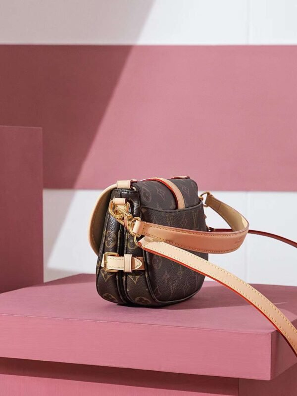 LOUIS VUITTON Saumur BB M46740