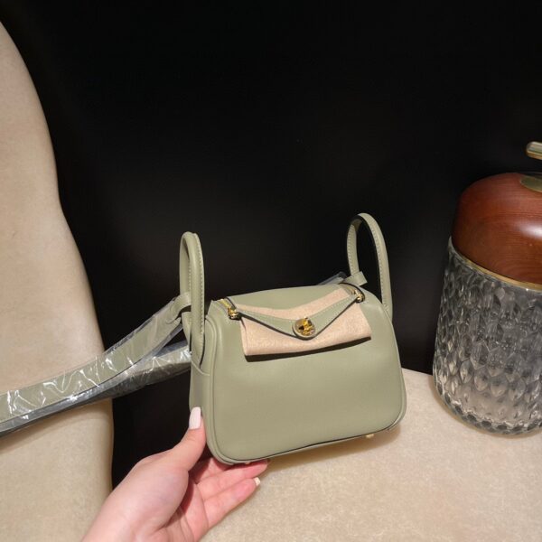 HERMES Mini Lindy Color:Q1 Swift leather