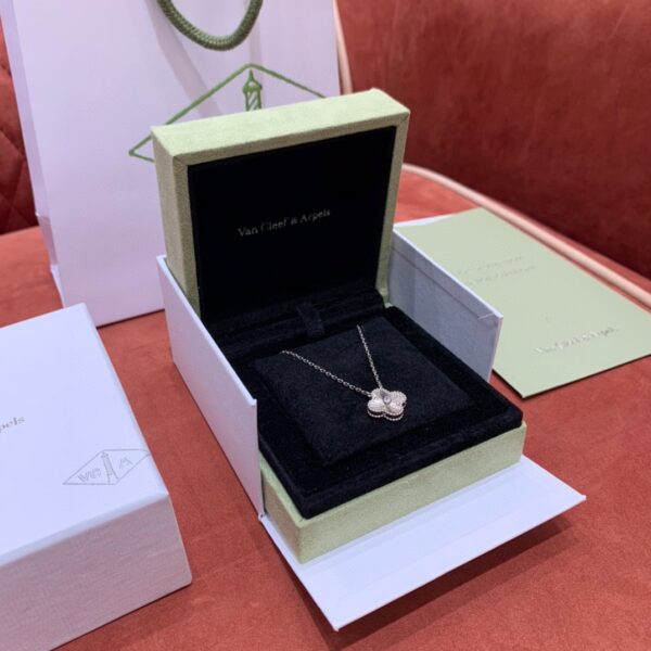 Van Cleef & Arpels 2020 Christmas Alhambra Pendant Necklace