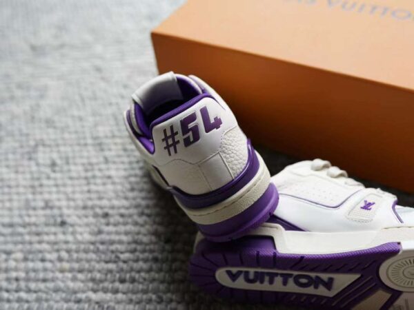 LOUIS VUITTON Trainer 24