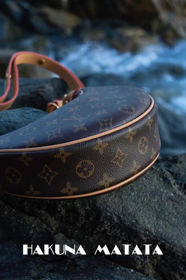 LOUIS VUITTON LOOP M81098
