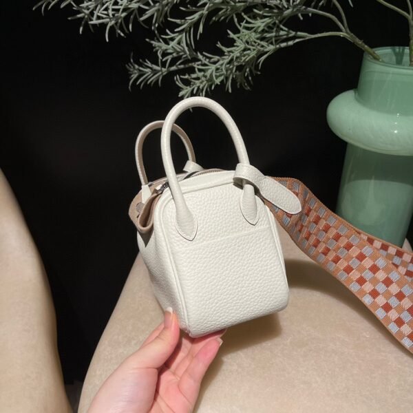 HERMES Mini Lindy Color:0T Clemence leather