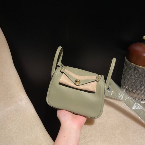 HERMES Mini Lindy Color:Q1 Swift leather