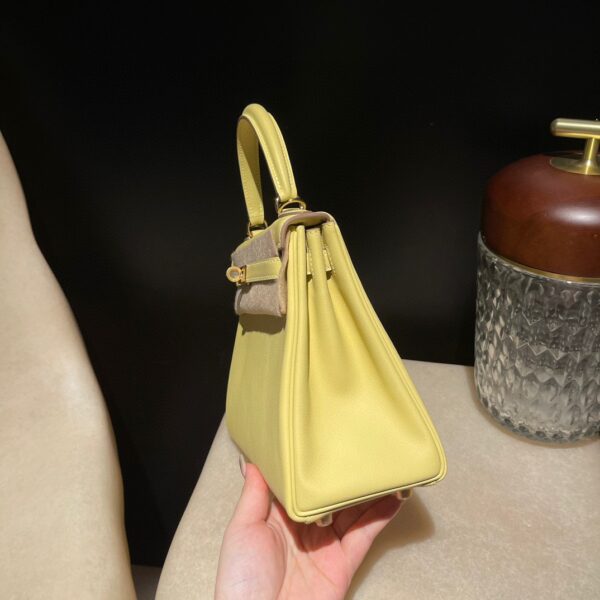 HERMES Kelly 25 Color:1Z Swift leather