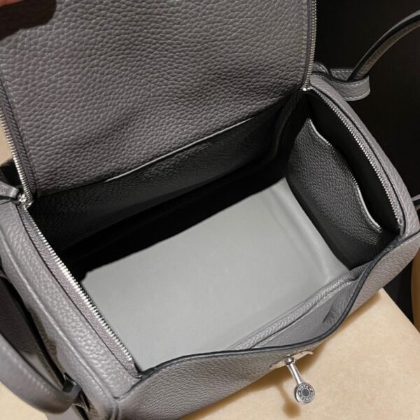 HERMES Lindy 26 Color:0L Clemence leather
