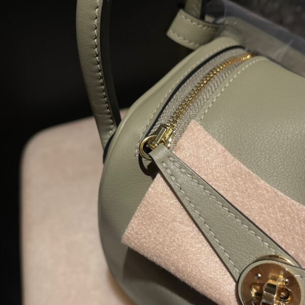 HERMES Mini Lindy Color:Q1 Swift leather