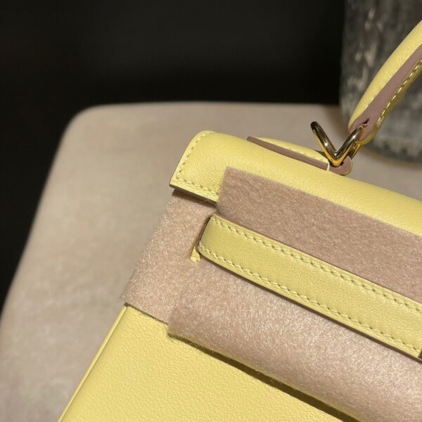 HERMES Kelly 25 Color:1Z Swift leather