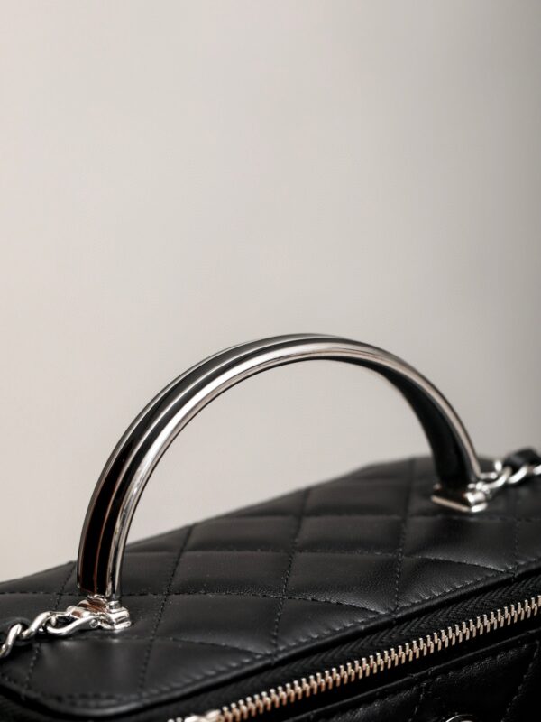 CHANEL 24C Vanity With Chain