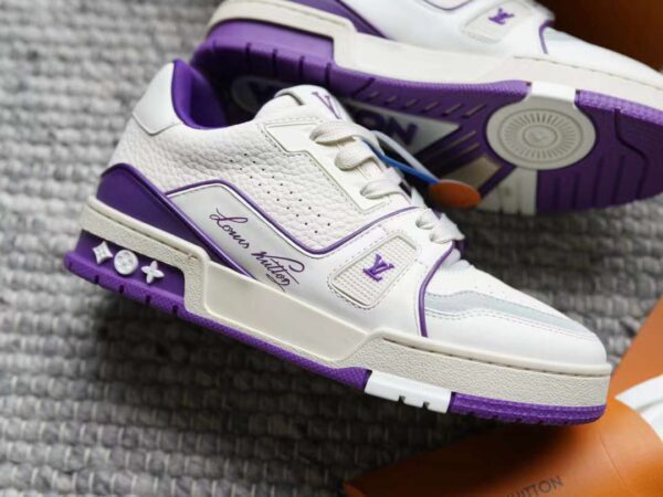 LOUIS VUITTON Trainer 24