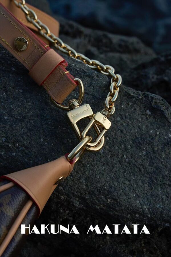 LOUIS VUITTON LOOP M81098