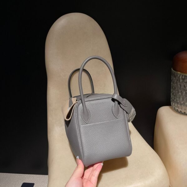 HERMES Lindy 26 Color:0L Clemence leather