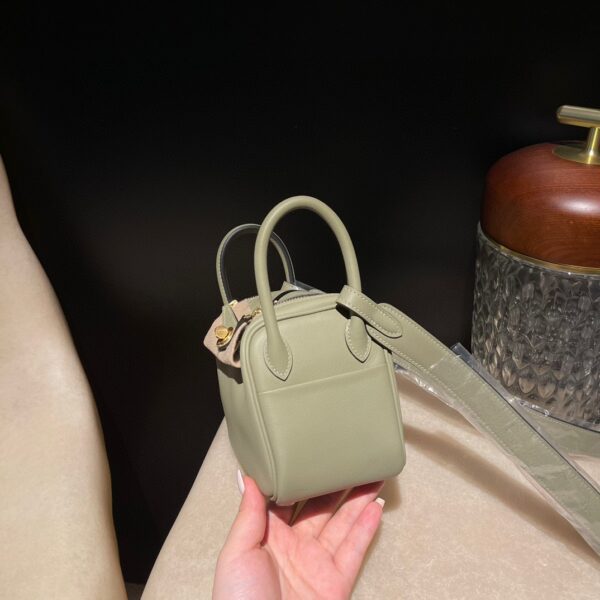 HERMES Mini Lindy Color:Q1 Swift leather