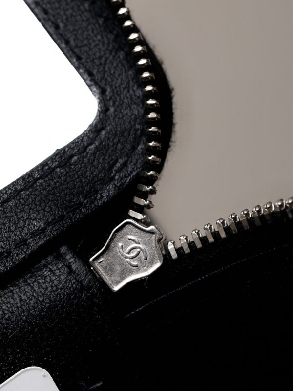 CHANEL 24C Vanity With Chain