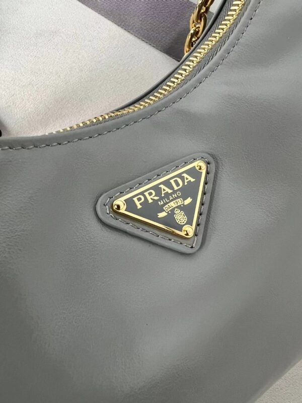 PRADA Re-Edition 2005 Leather Bag 1BH204
