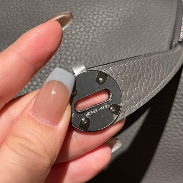 HERMES Lindy 26 Color:0L Clemence leather
