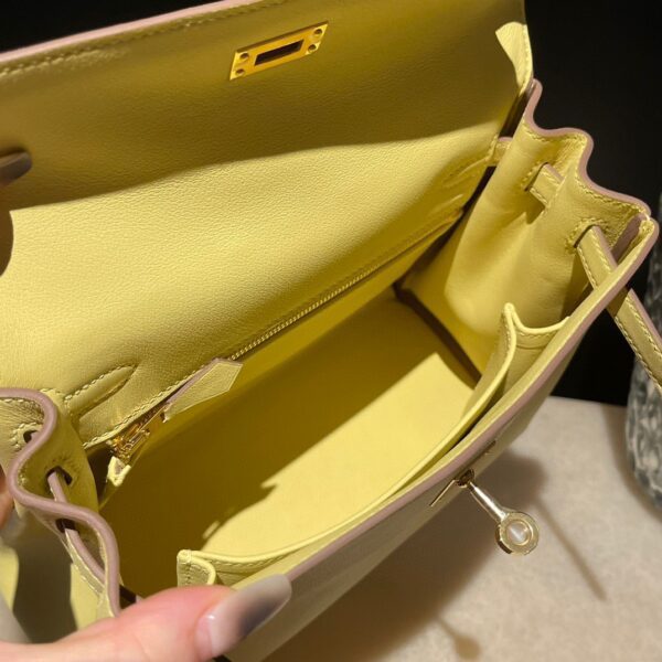 HERMES Kelly 25 Color:1Z Swift leather