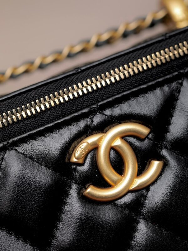 CHANEL 24C Vanity With Chain