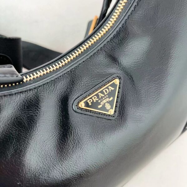 PRADA Re-Edition 2005 Leather Bag 1BH204