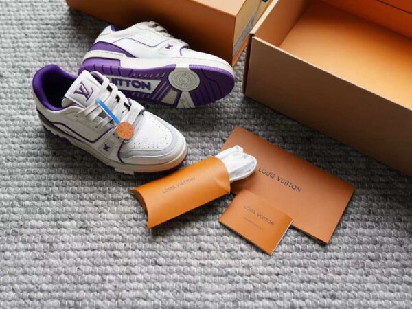 LOUIS VUITTON Trainer 24