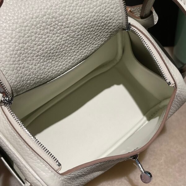HERMES Mini Lindy Color:0T Clemence leather