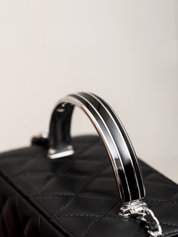 CHANEL 24C Vanity With Chain