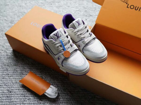 LOUIS VUITTON Trainer 24