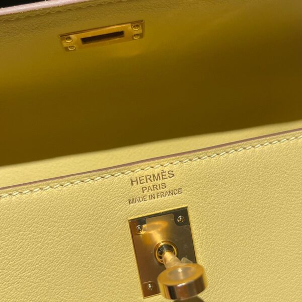 HERMES Kelly 25 Color:1Z Swift leather