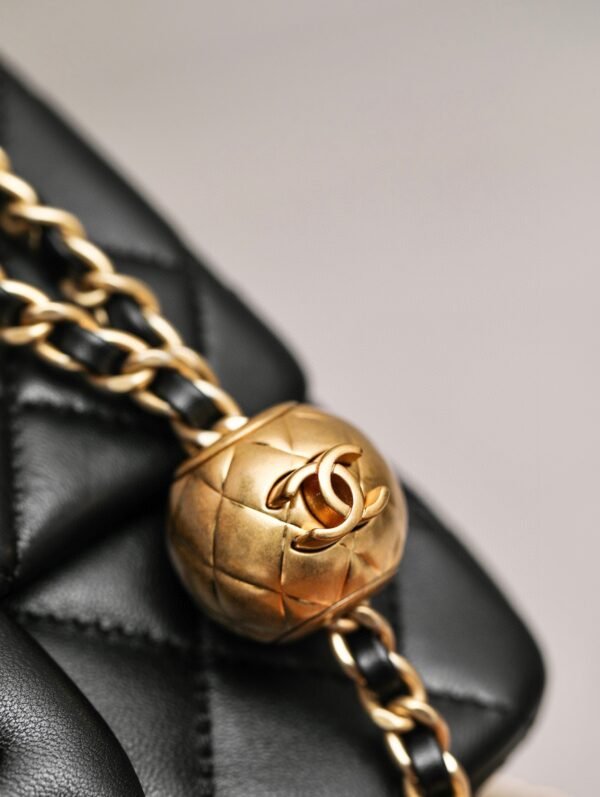 CHANEL Flap Bag 20cm