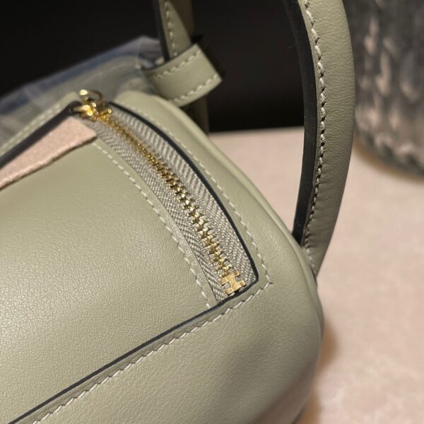 HERMES Mini Lindy Color:Q1 Swift leather