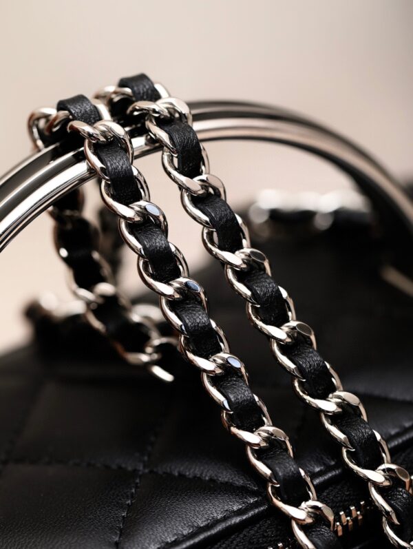 CHANEL 24C Vanity With Chain