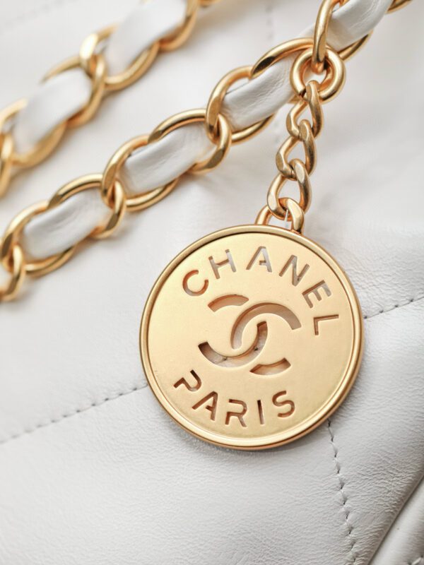 CHANEL 22 BAG