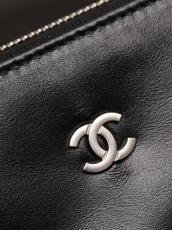 CHANEL 22 BAG