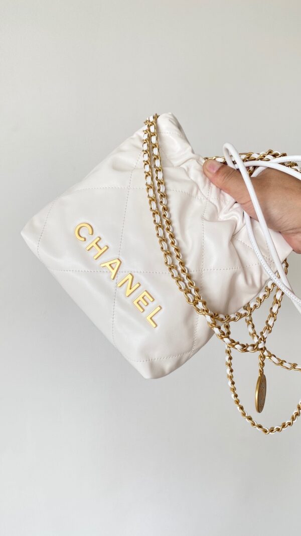 CHANEL 22 Mini Bag