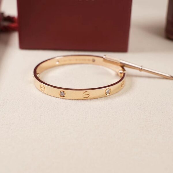 Cartier LOVE 4 Diamonds bracelet