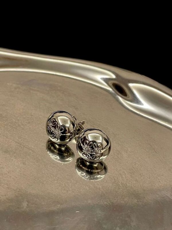 LOEWE  logo ear stud