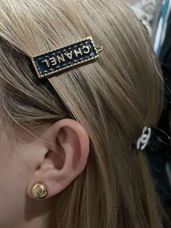LOEWE  logo ear stud