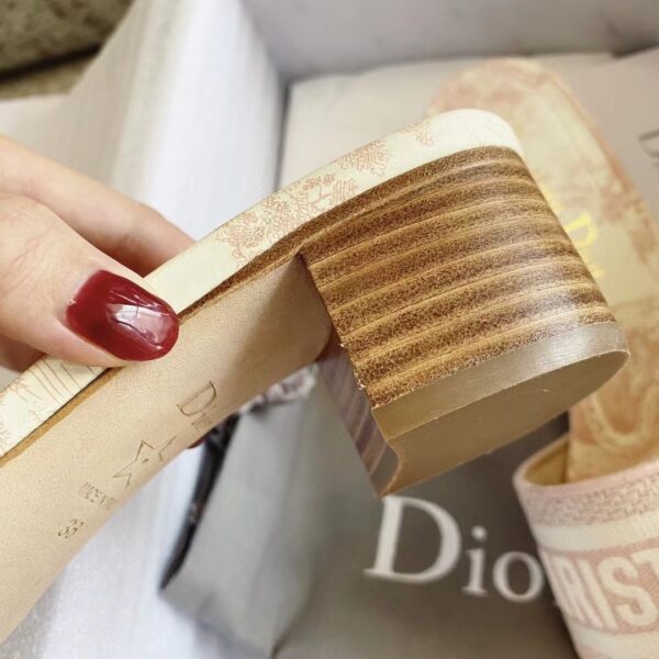 DIOR DWAY Embroidered slippers