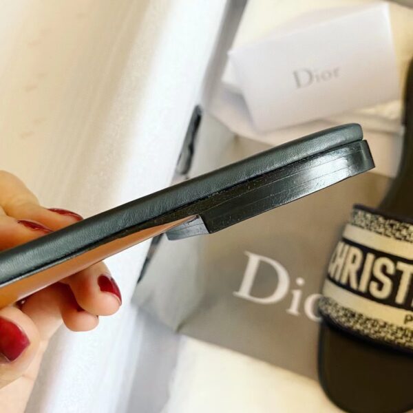 DIOR DWAY Embroidered slippers