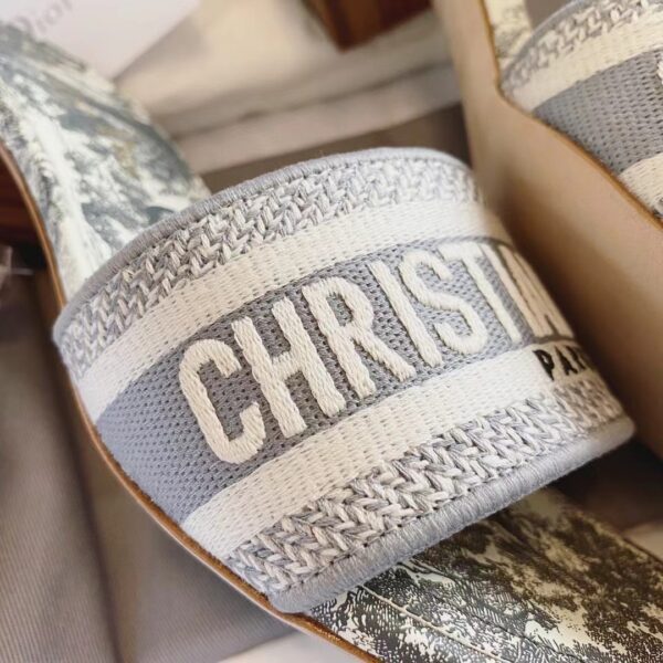 DIOR DWAY Embroidered slippers