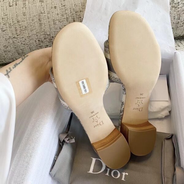 DIOR DWAY Embroidered slippers